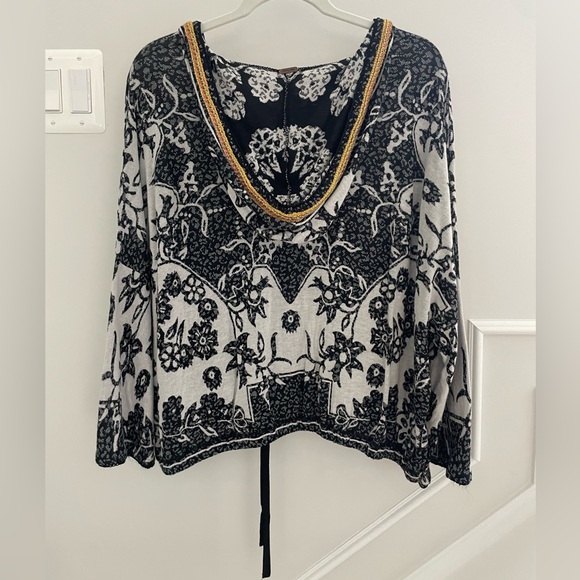 Free People Black & White Sweater 🤍🖤💛🧡 - Picture 1 of 7